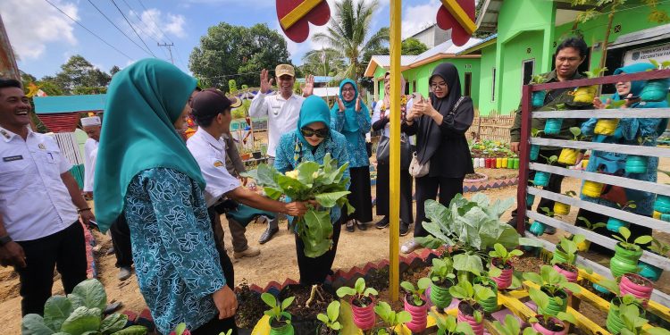 Ketua PKK Kotabaru Monitoring Program PK2D di Desa Pondok Labu