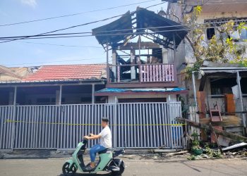 Kobaran Api Membakar Plafon Ruang Kelas SDN Teluk Dalam 3