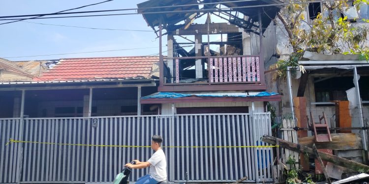 Kobaran Api Membakar Plafon Ruang Kelas SDN Teluk Dalam 3