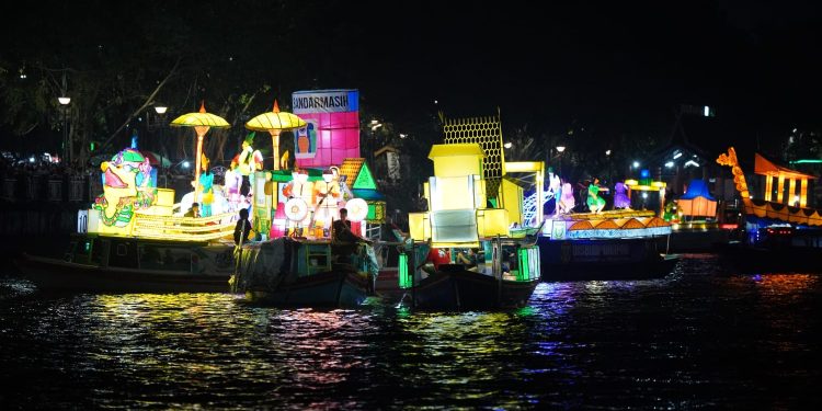 34 Peserta Meriahkan Festival Jukung Hias Tanglong 2024