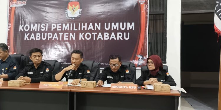 Rapat Pleno Tertutup, KPU Kotabaru Tetapkan 3 Paslon Bupati dan Wakil Bupati