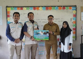 PLN Sentuh Hati Guru SD Negeri 10 Basirih di Hari Pelanggan Nasional