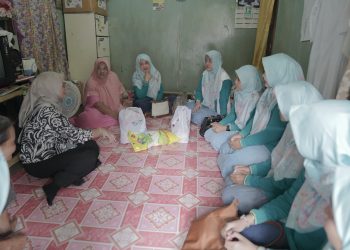 PLN Bersama Dinsos Pontianak Bagikan Sembako untuk Kaum Dhuafa dan Disabilitas