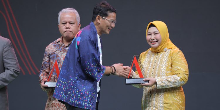 Acil Odah Terpilih Sebagai Tokoh Perempuan Kreatif dan Berpengaruh di Kalsel