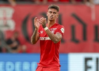 Mees Hilgers Bulan Ini Lawan MU, Bulan Depan Bisa Sudah Bela Skuad Garuda