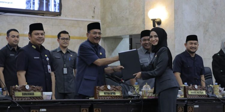 Rapat Paripurna Raperda APBD 2025, Gubernur Sampaikan Jawaban atas Pandangan Umum Fraksi DPRD