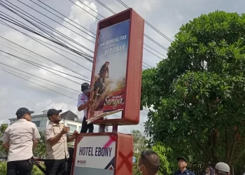 Lalai Bayar Pajak, Sejumlah Reklame Perusahaan Rokok Diturunkan