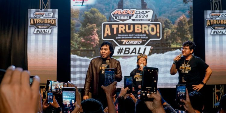 MAXi Yamaha Day Menutup Kemeriahannya Bersama Komeng dan Adul di Bali
