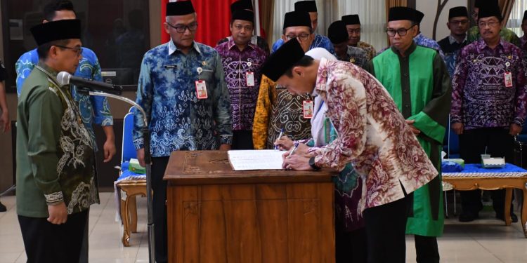Sempat Tertunda Aturan Pilkada, Ibnu Sina Lantik Pejabat Administrator dan Pejabat Pengawas
