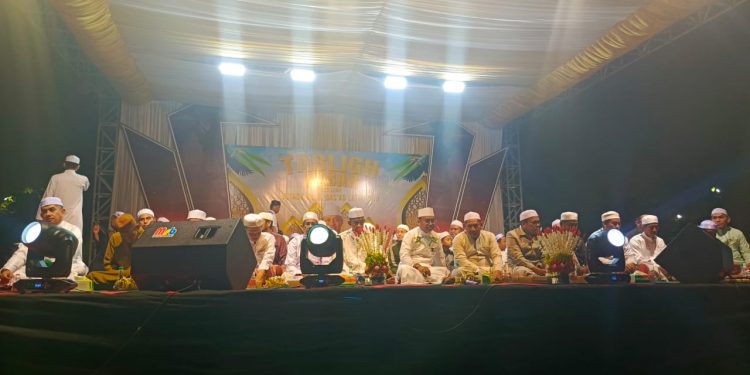 Hadirkan Ustaz Das’ad Latif, Puluhan Ribu Jemaah Padati Tabliq Akbar di Taman Dwi Warna Barabai