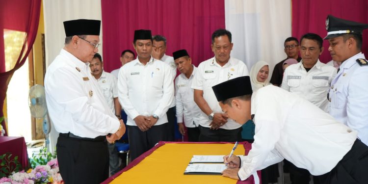 Bupati Kotabaru Kukuhkan Kades dan BPD di Dua Kecamatan