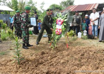 Kasdim HST Pimpin Upacara Pemakaman Militer di Desa Banua Jingah