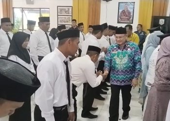 Arungi Laut Luas, Sayed Jafar Kukuhkan Kades dan BPD di Pulau Sembilan