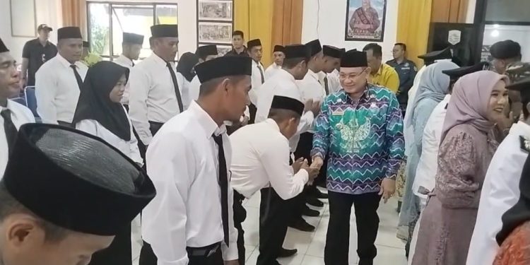 Arungi Laut Luas, Sayed Jafar Kukuhkan Kades dan BPD di Pulau Sembilan