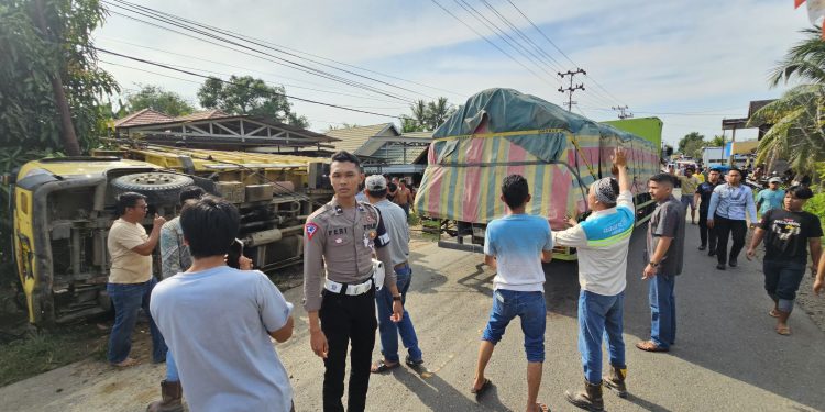Tragis! Pengendara Motor Tewas Terhimpit Dump Truk