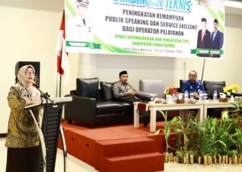 Operator Pelayanan Pemkab Tanbu Dibekali Pelatihan Public Speaking dan  Service Excellent
