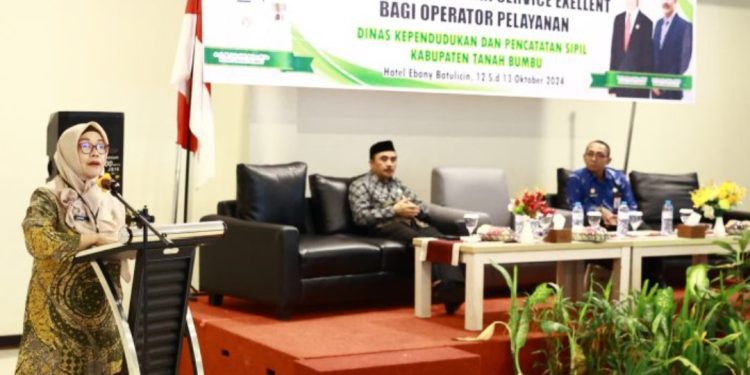 Operator Pelayanan Pemkab Tanbu Dibekali Pelatihan Public Speaking dan Service Excellent