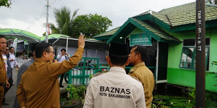 Pemko dan Baznas Banjarmasin Serahkan Program Perbaikan 10 Unit Rutilahu