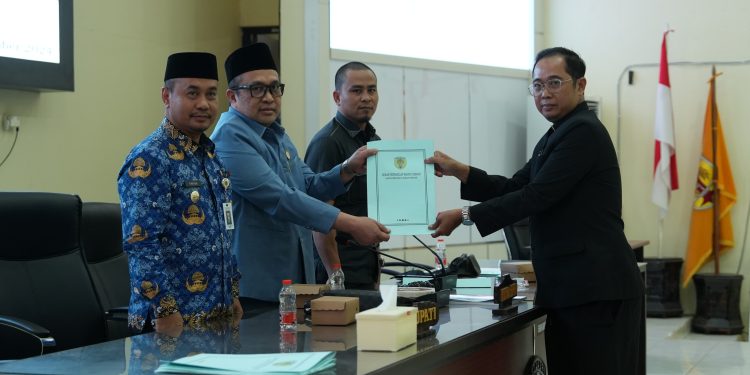 Pjs Bupati HST Sampaikan Jawaban Atas Pandangan Umum Fraksi DPRD