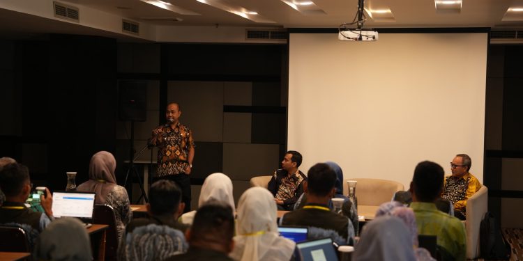 Pemkab HST Gelar Bimtek Pengelolaan DTKS dan Evaluasi Perkembangan Desa