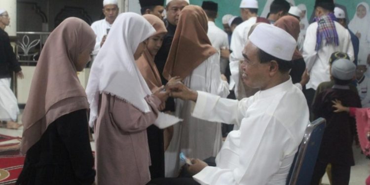 Zairullah Berikan Hadiah untuk Lulusan Terbaik dan Hafal Quran 5 Juz