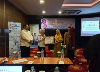 HST Sabet 2 Penghargaan dari BKKBN Provinsi Kalsel