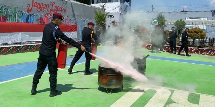 Lapas Kotabaru Gelar Simulasi Penanggulangan Bencana Alam dan Kebakaran