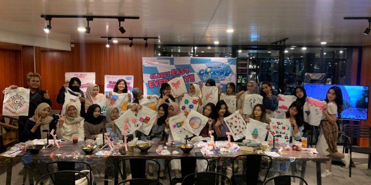 Melukis di Tote Bag Bersama Yamaha Classy Class dan Fun-Loving Friend, Begini Keseruannya
