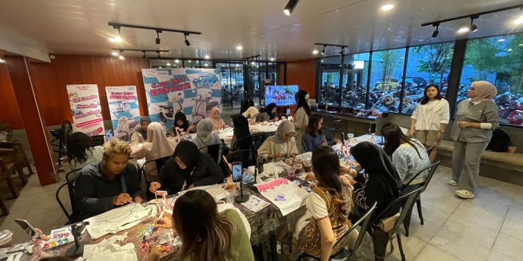 Melukis di Tote Bag Ramah Lingkungan Bersama STSJ Yamaha, Sean: Seru dan Menginspirasi