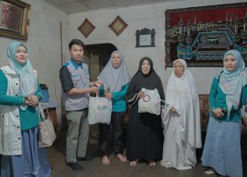 YBM PLN dan PIKK UPT Pontianak Gelar Bakti Sosial, Salurkan Bantuan untuk Kaum Dhuafa