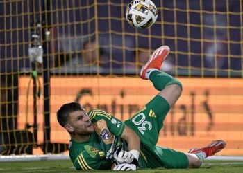 Maarten Paes Cetak Sejarah Menang Save of the Year MLS 2024