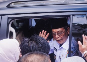 Penuh Haru, Paman Birin Pamitan dan Mundur Sebagai Gubernur Kalsel