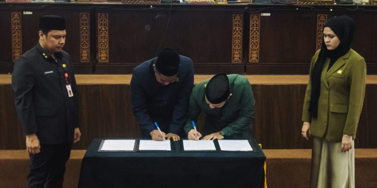 Rapat Paripurna, DPRD Usulkan Muhidin Jadi Gubernur Kalsel