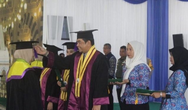 Sekolah Lansia Tunas Mekar Tanah Bumbu Wisuda 20 Siswa