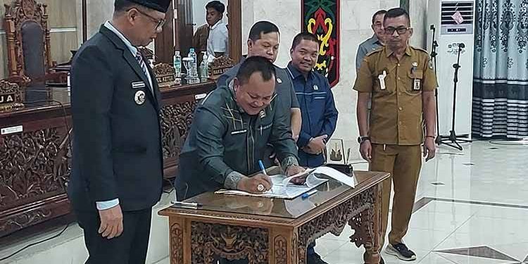 Pj Bupati dan DPRD Kapuas Teken Nota Kesepakatan KUA-PPAS 2025