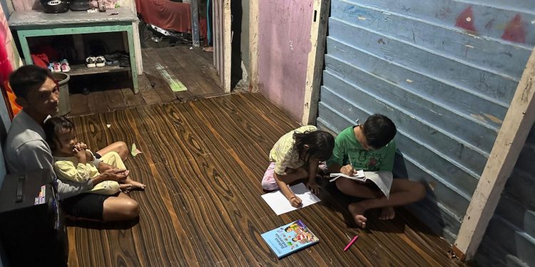 Jelang HUT RI, 13 Desa di Kabupaten Sintang Kini Terang dengan Listrik PLN