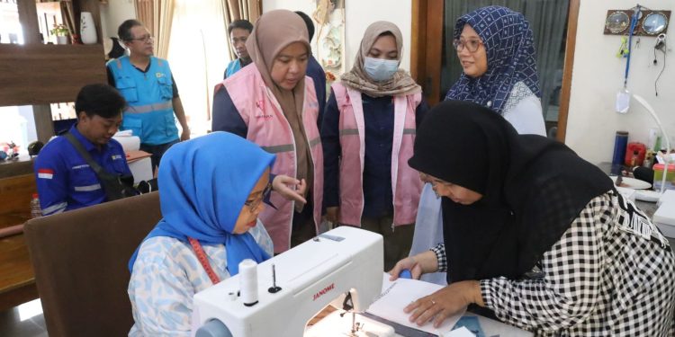 Kerek Ekonomi Keluarga, Srikandi Movement PLN Gelar Pelatihan dan Pendampingan Kelompok Perempuan Rentan