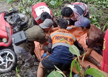 Geger! Matnor Ditemukan Meninggal Dunia di Pinggir Sungai, Posisi Telungkup Tertindih Motor