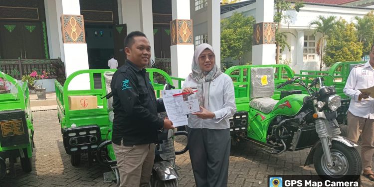 Dua Bank Sampah Terima Bantuan Motor Roda Tiga dari Kementerian LHK