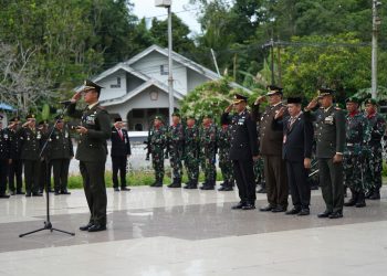 Sekda HST Beri Bingkisan untuk Veteran di Momen Peringatan Hari Pahlawan
