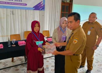 20 Perwakilan IKM Dibekali Pelatihan Pembuatan Tas Kombinasi Kulit dan Sasirangan