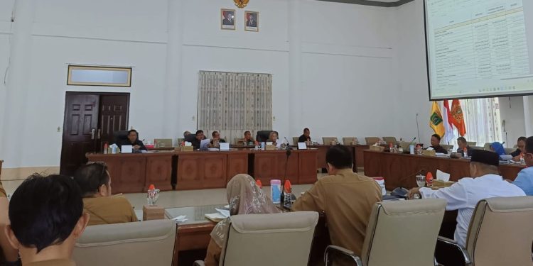 DPRD Bersama Pemkab Barsel Bahas KUA PPAS Tahun 2025