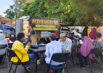 Polsekta Banjarmasin Tengah Berbagi Makanan Sehat untuk Masyarakat