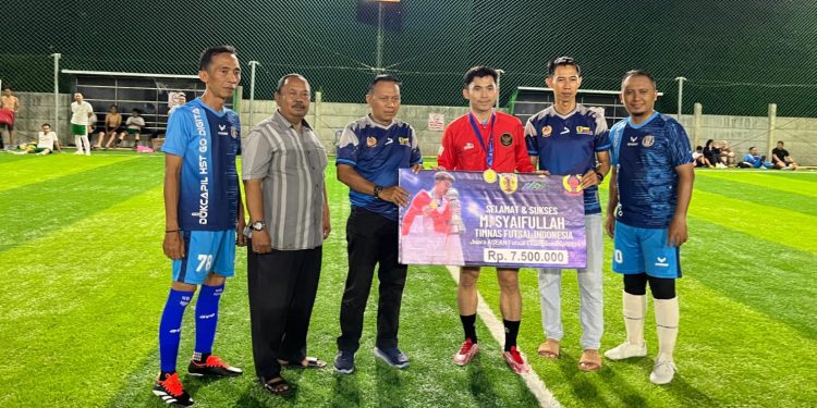 Syaifullah, Pemain Timnas Futsal Indonesia Terima Penghargaan dari KONI HST