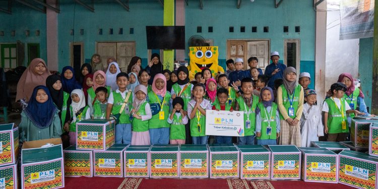 Jelang Hari Anak Sedunia, PLN Junior Tebar Kebaikan ke Rumah Anak Yatim Ar-Rohmah Banjarbaru
