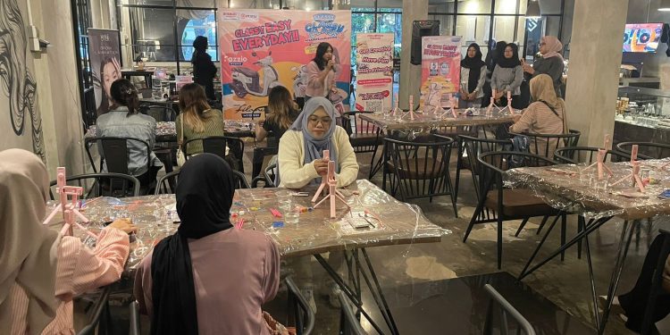 Yamaha Classy Class, Anak Muda Dibekali Teknik Membuat Gantungan Kunci dari Tanah Liat