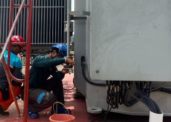 Sambut Pilkada Serentak 2024, PLN Ganti Minyak OLTC di Gardu Induk Selat