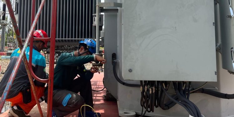 Sambut Pilkada Serentak 2024, PLN Ganti Minyak OLTC di Gardu Induk Selat