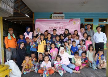 Peringati Hari Anak Sedunia, PLN Terangi Harapan Anak Lewat Donasi Buku di Kalteng