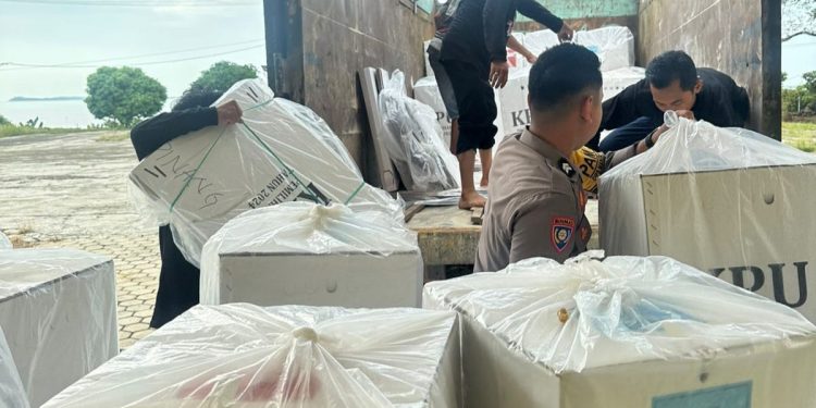 22 PPK Kotabaru Selesaikan Pleno Tingkat Kecamatan, Logistik Pilkada Dikawal Ketat Menuju Gudang KPU